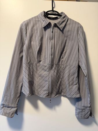 NEU🔥Bershka Bluse grau gestreift, Reisverschluss