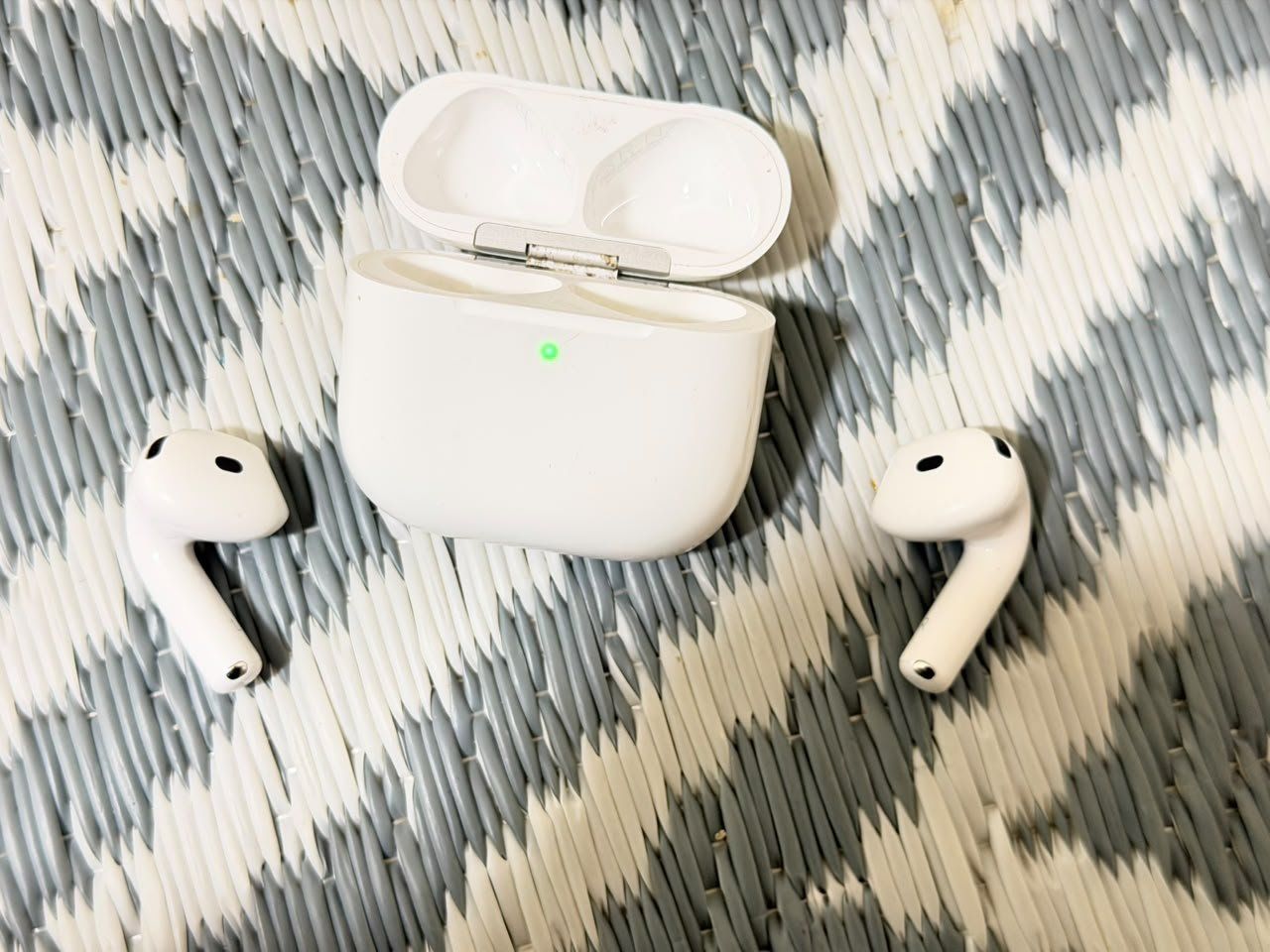 Apple Cuffie: Apple AirPods 4 – Usato da Zürich venduto da rob_b2gy 3
