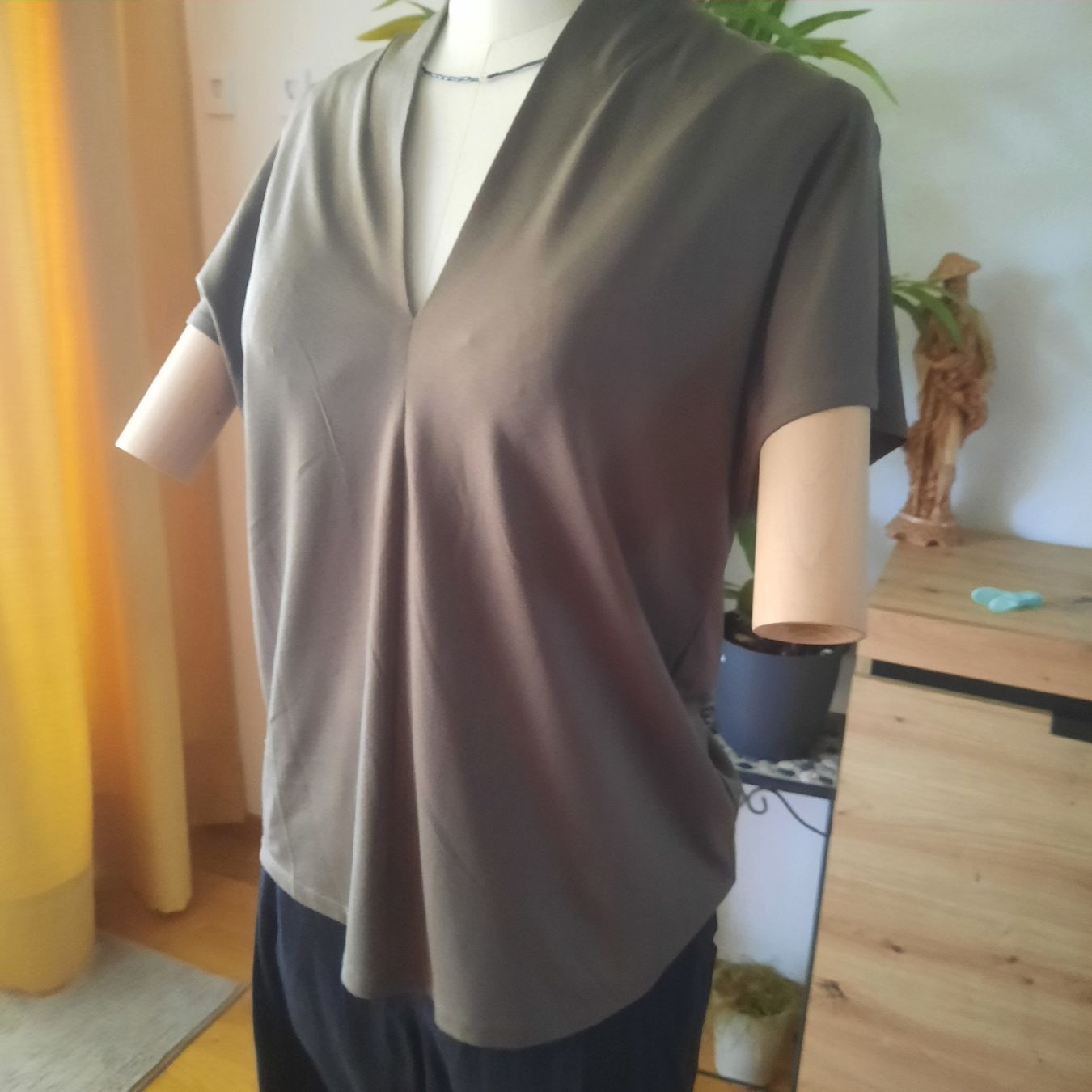 H&M Blusen: H&M Bluse Khaki Grösse S  – Neu (gemäss Beschreibung) aus Solothurn von lsc_pf99 2