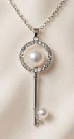 Collana chiave con perle e strass colore argento nuovo