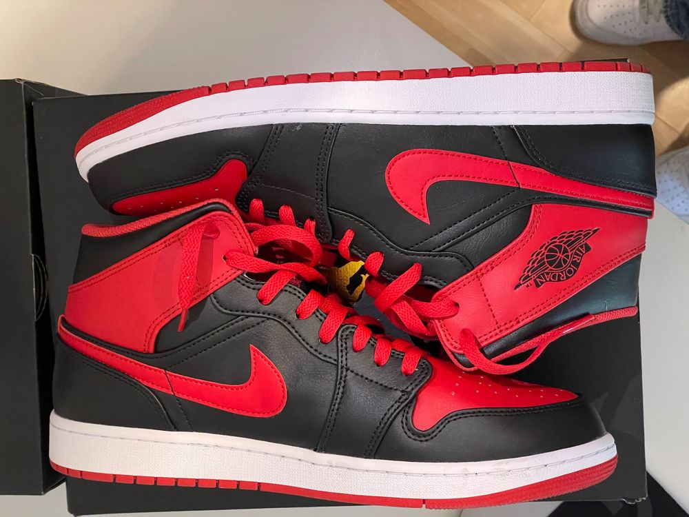 Jordan 1 Mid Black Fire Gr.46 (Neu und originalverpackt) in schmitten ...