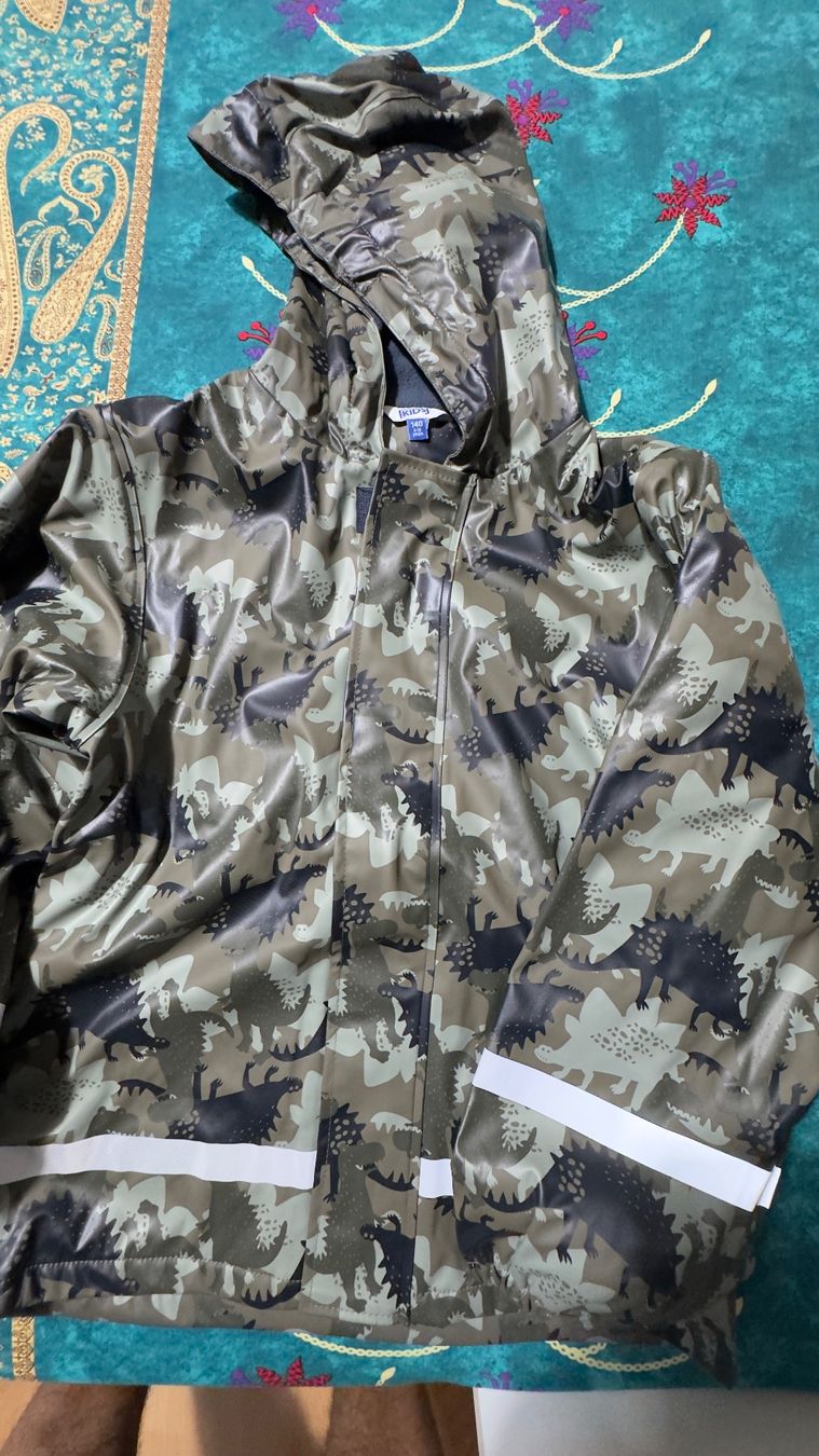 Jacken & Mäntel: Rain jacket 140 – Gebraucht aus basel von sak12345