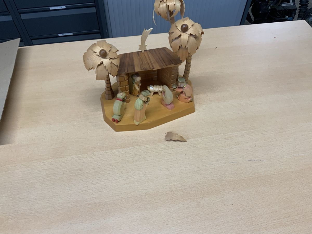 Toutes les décorations: Holz Krippe – D'occasion à Niederuzwil par Miami1999