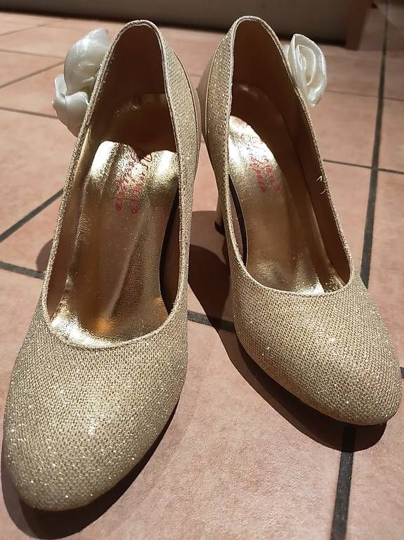 Chaussures femmes: Hochzeit Schuhe 36 – D'occasion à Schlattingen par armeFrau 1