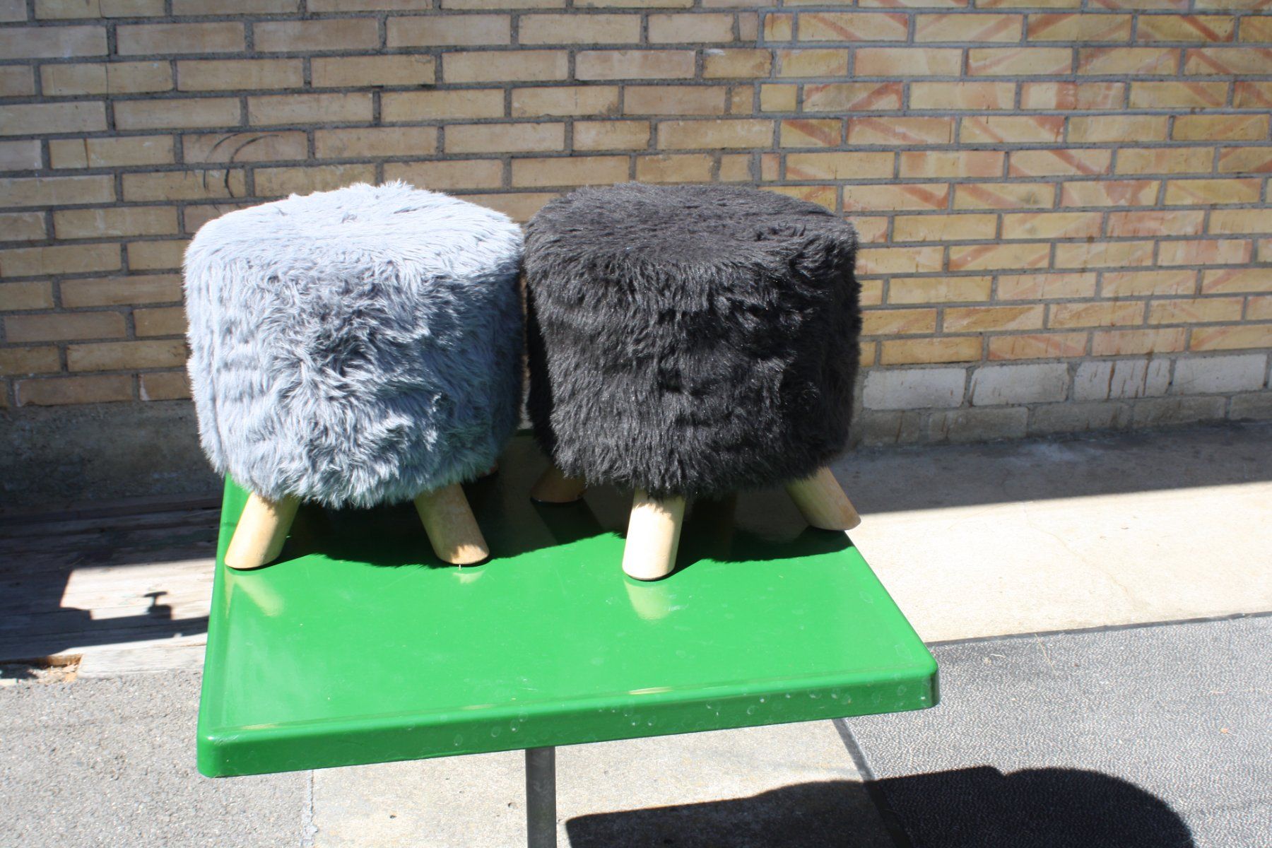 Sgabelli: 2 HOCKER PLÜSCHHOCKER – Usato da Wauwil venduto da Pneuedy 9