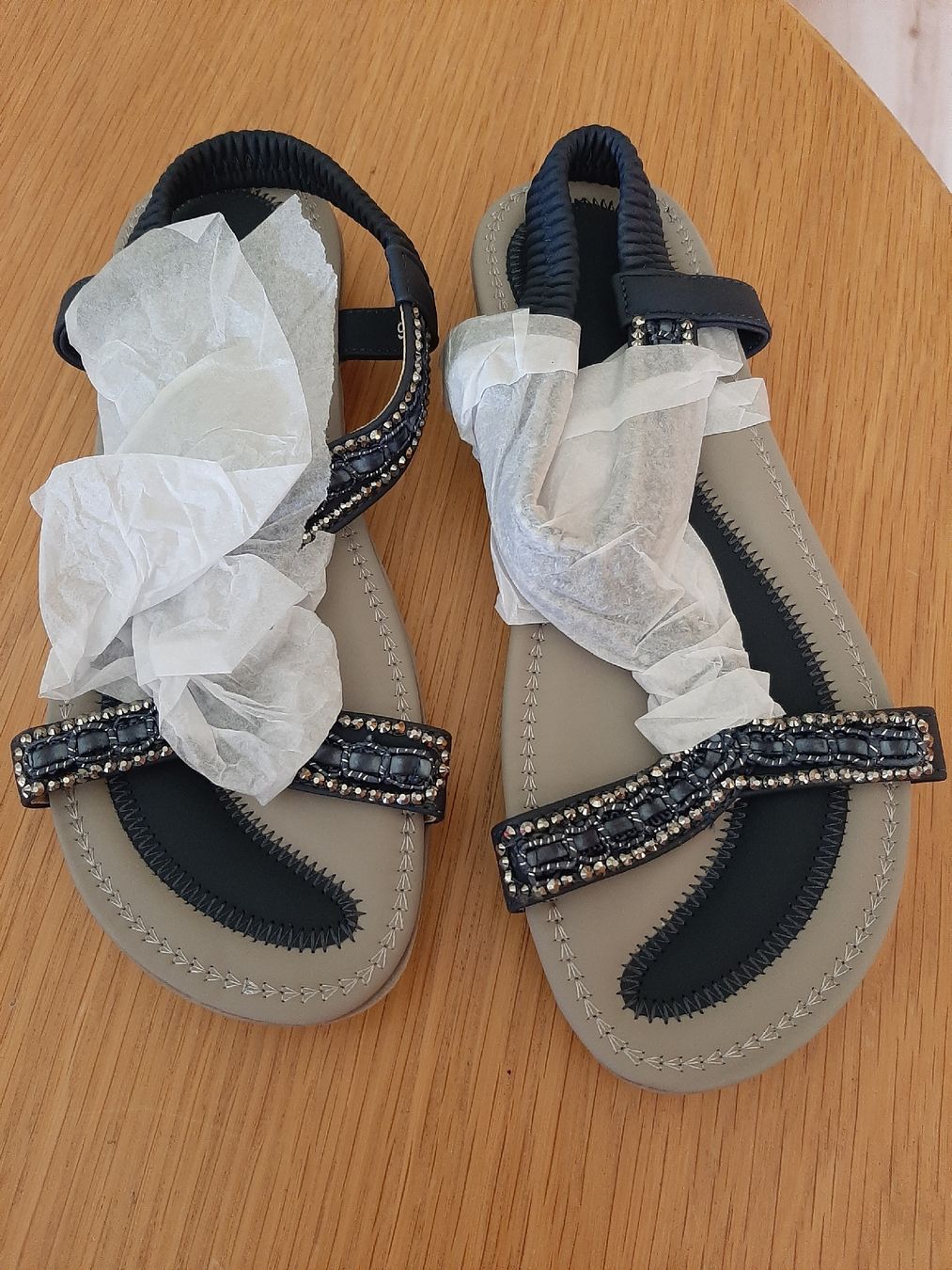 Damenschuhe: Sandalen neu Gr 36, schmal – Neu (gemäss Beschreibung) aus Uebeschi von Aegelsee 1