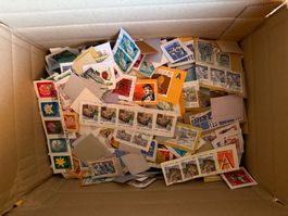 Briefmarken Schweiz auf Papier