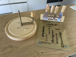 Käse-Set: Käsehobel, Messer & Schneidebrett aus Glas