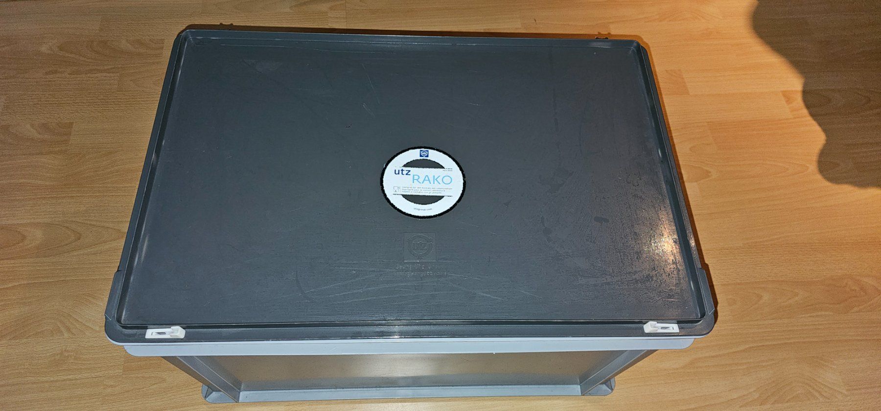 Transportkisten: Stabile Aufbewahrungsbox mit Deckel, Lebensmittelgeeignet – Gebraucht aus Niederbipp von Tamara15101995 1