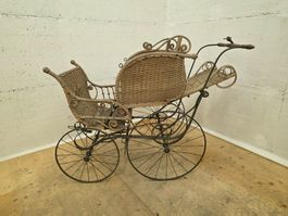 Antiker Kinderwagen