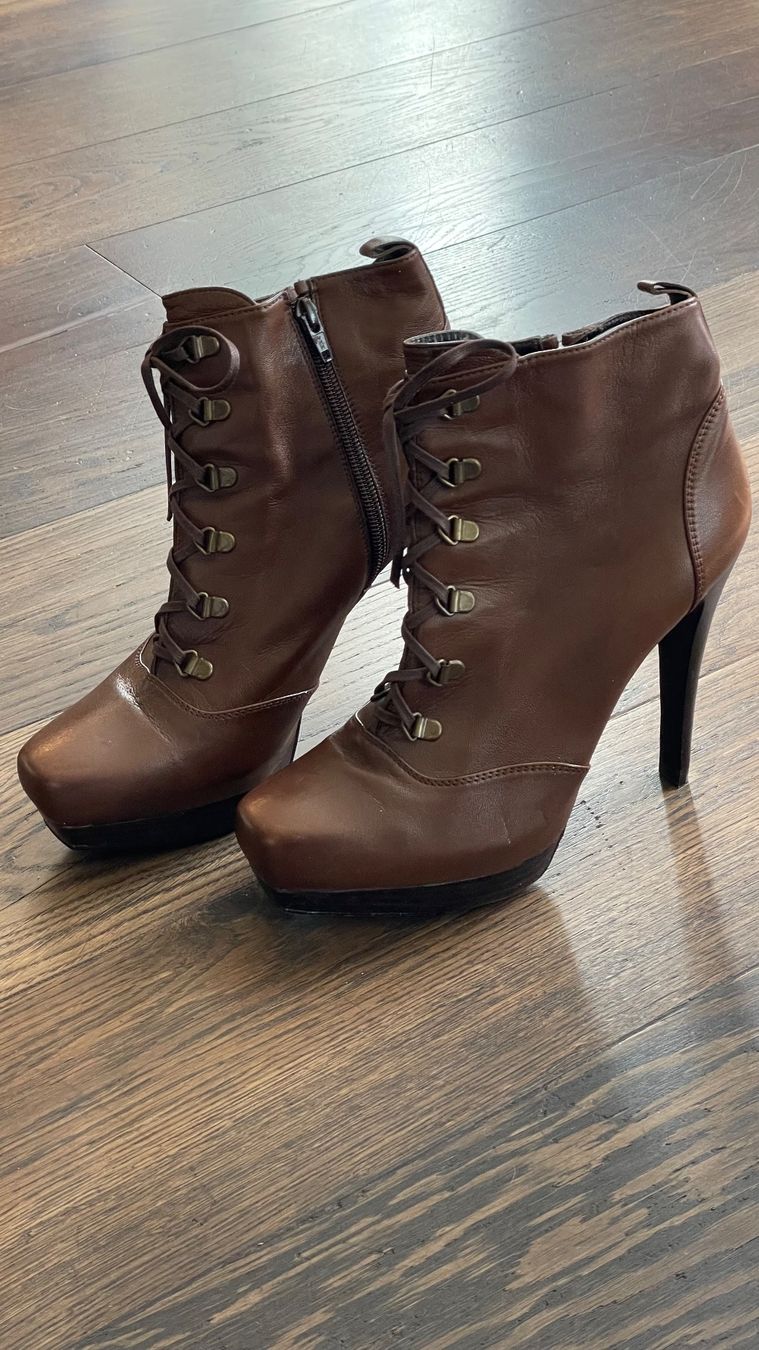 Stuart Weitzman Scarpe da donna: Stuart Weitzmann Stiefeletten Grösse 39,5 – Usato da Zollikon venduto da rundbsurf 1
