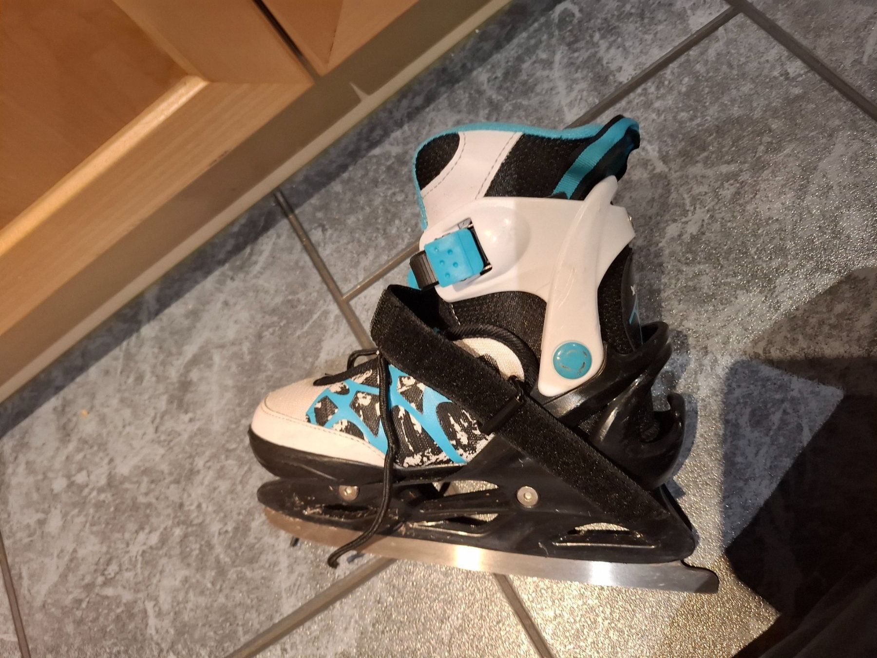 Patins à glace: KINDER SCLITTSCHUHE GRÖSSE 33 – D'occasion à Langnau i. E. par Superseven69 7