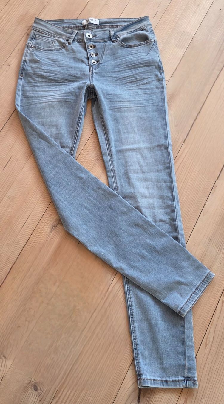 Hosen: Hose / Jeans Denim stretchy ,Traffic Chicorée,Gr. 36 – Gebraucht aus Siblingen von Vany_McDougall