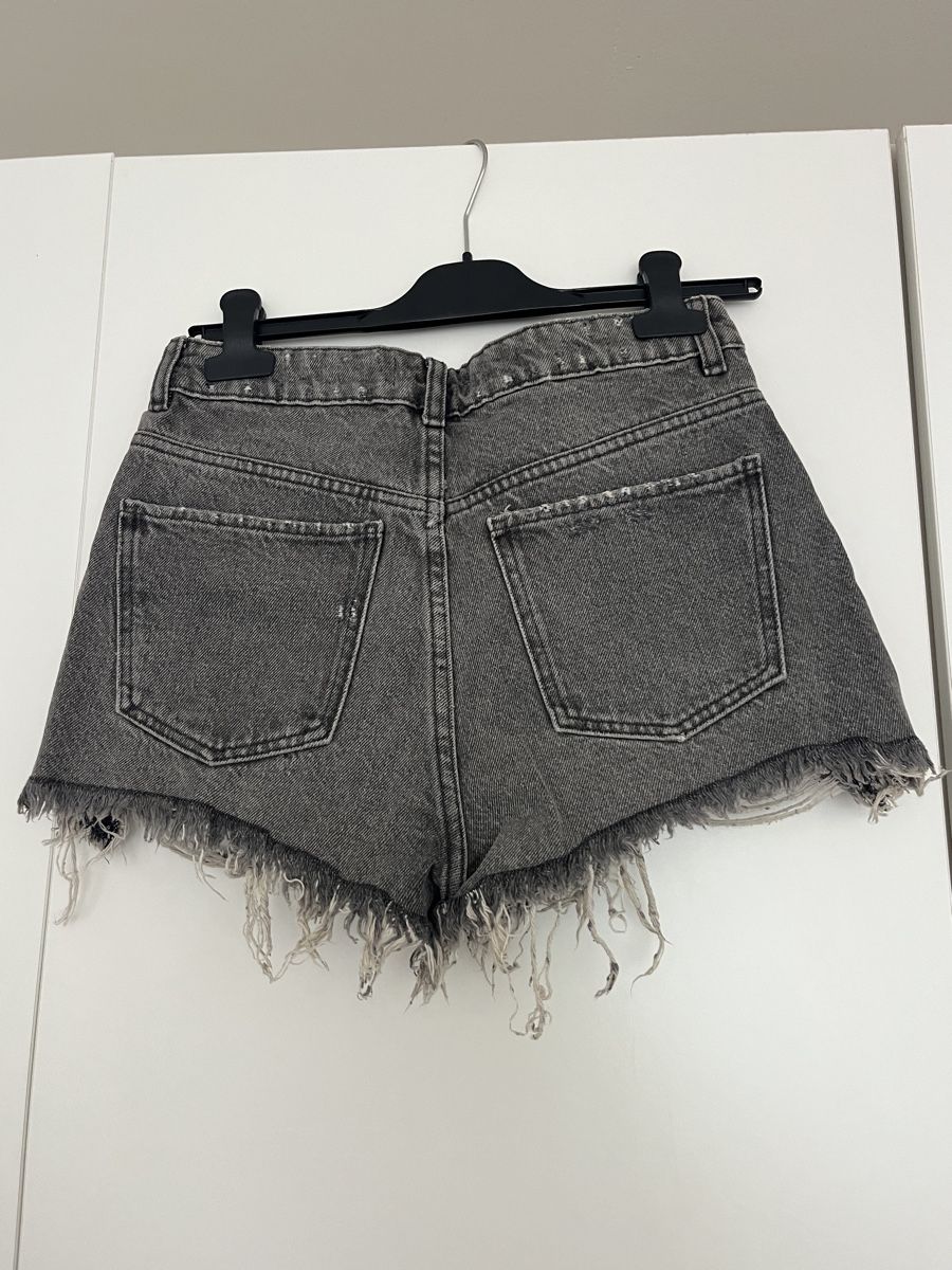 Zara Jeans: Jeansshorts Grau Grösse 34 – Usato da Oberrieden venduto da sha_kzs8 1