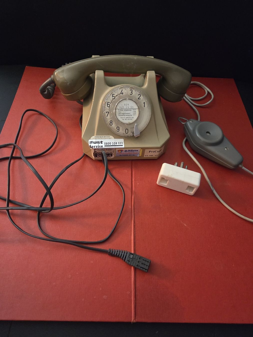 Telefoni: Superbe téléphone rotatif vintage – Usato da Penthalaz venduto da cel_zv7p