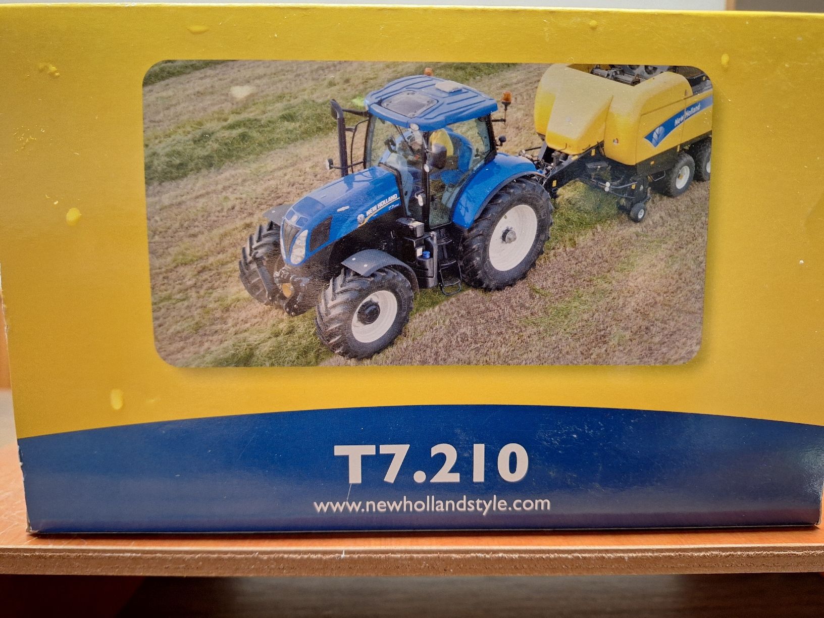 New Holland Kit di modellismo & Modellini statici: UH Modell T7.210 – Nuovo e nell'imballaggio originale da Laupersdorf venduto da walmeister62