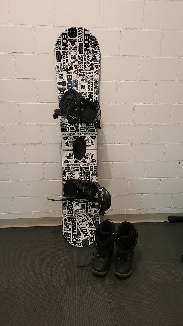 Scarpe da uomo: Snowboardschuhe und Snowboard – Usato da Ottikon venduto da tab_9f67 1
