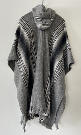 Original Poncho aus Ecuador mit Kapuze – Handarbeit