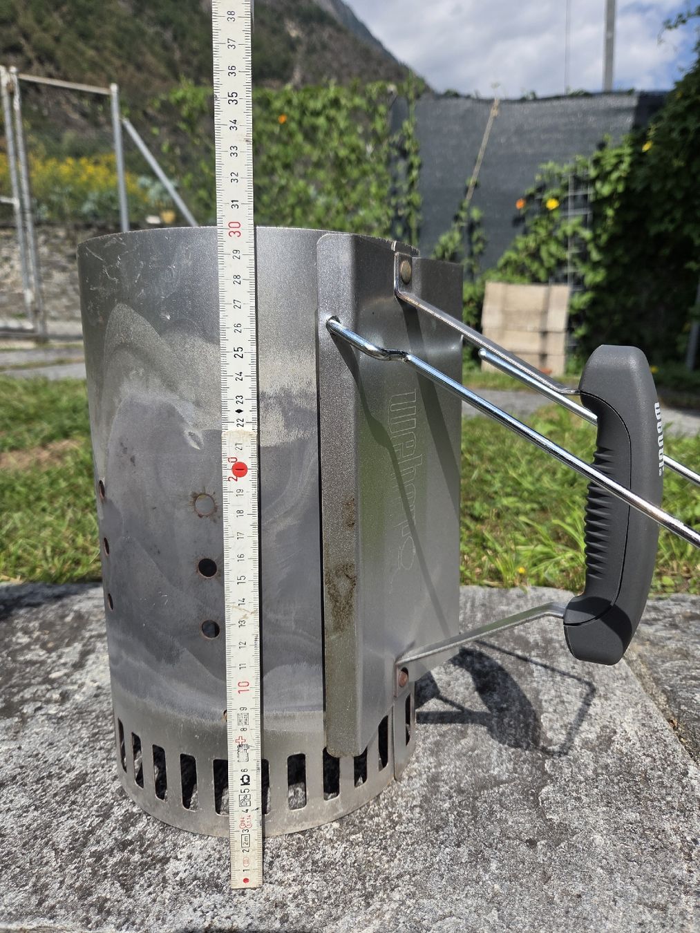 Weber Grills: Anzündkamin Original Weber  – Gebraucht aus Einsiedeln von Steipilzli