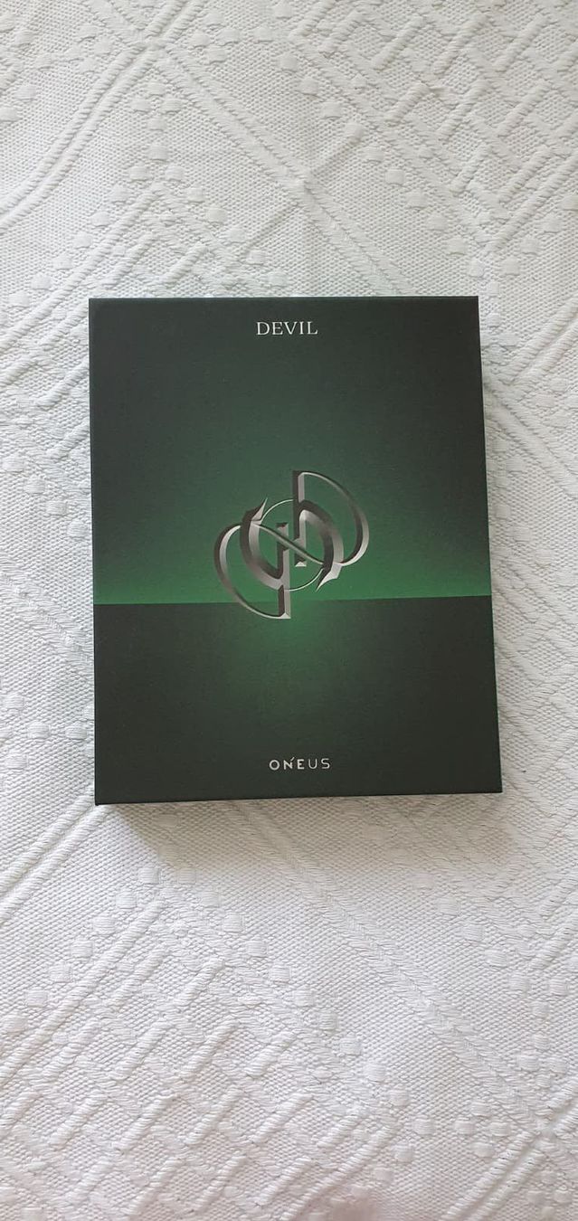 CD: Oneus - [Devil] 1st Album GREEN ver. – Usato da Kriens venduto da befor83