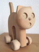 Katze auf Rädern, Buchenholz