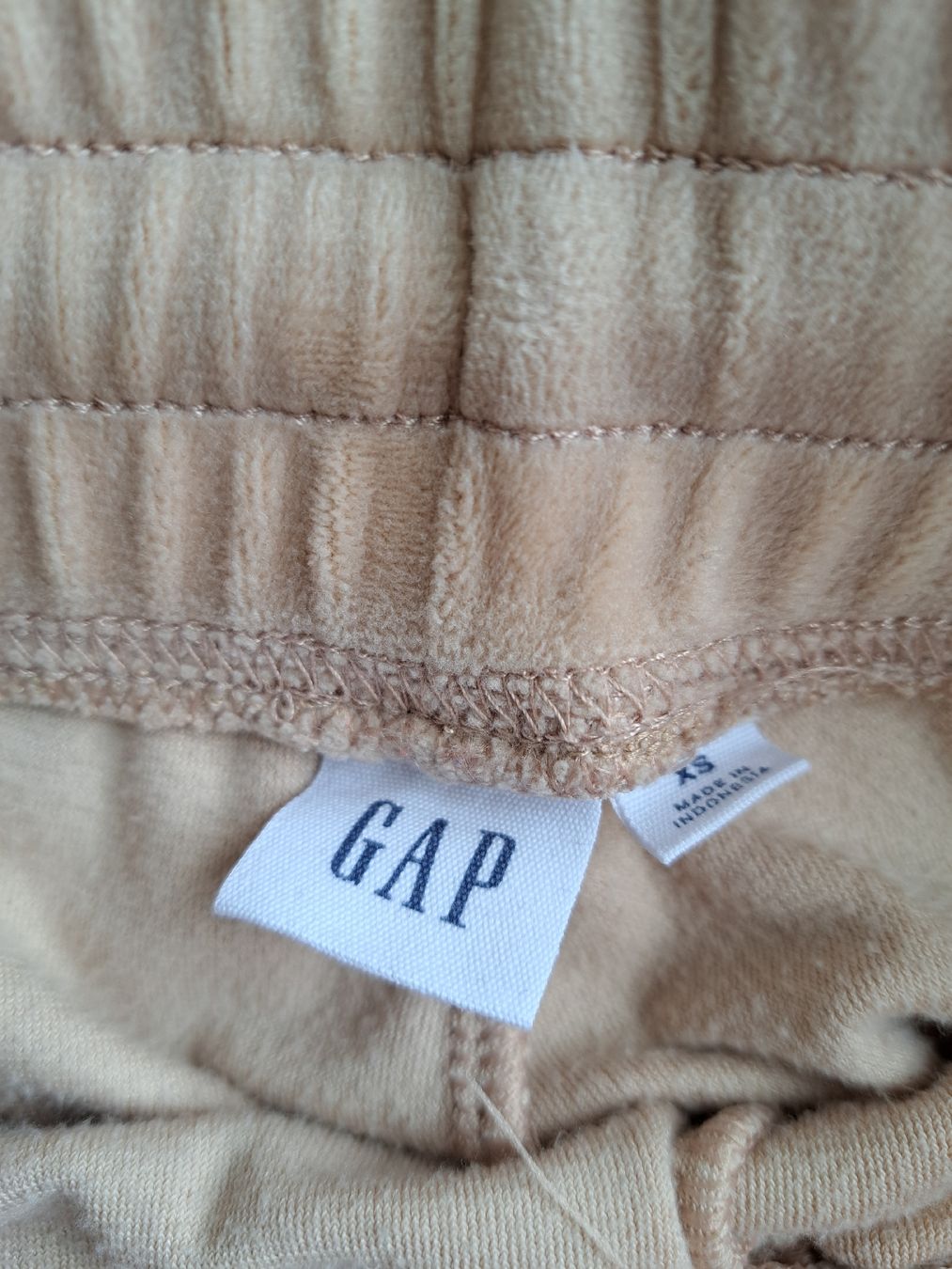 Gap Hosen: Trainerhose samt beige Grösse XS – Gebraucht aus Murten von ste_s76w 2