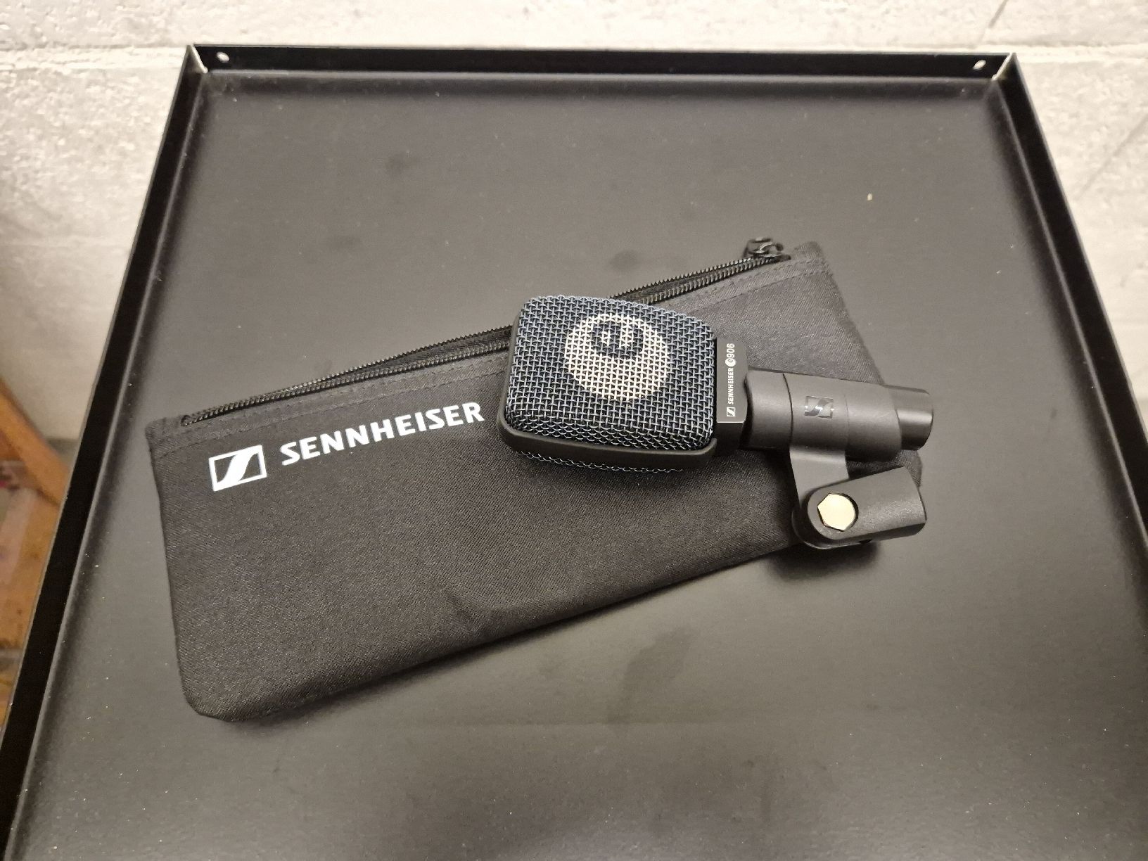 Sennheiser Microphones: Microphone Sennheiser e606 dynamique avec pochette – D'occasion à Prilly par theyuls