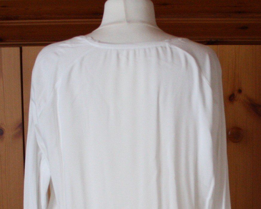 Camicette: Bluse Langarm weiss-grau  Gr. XL – Usato da Flüelen venduto da Diversicum-Curvy 7