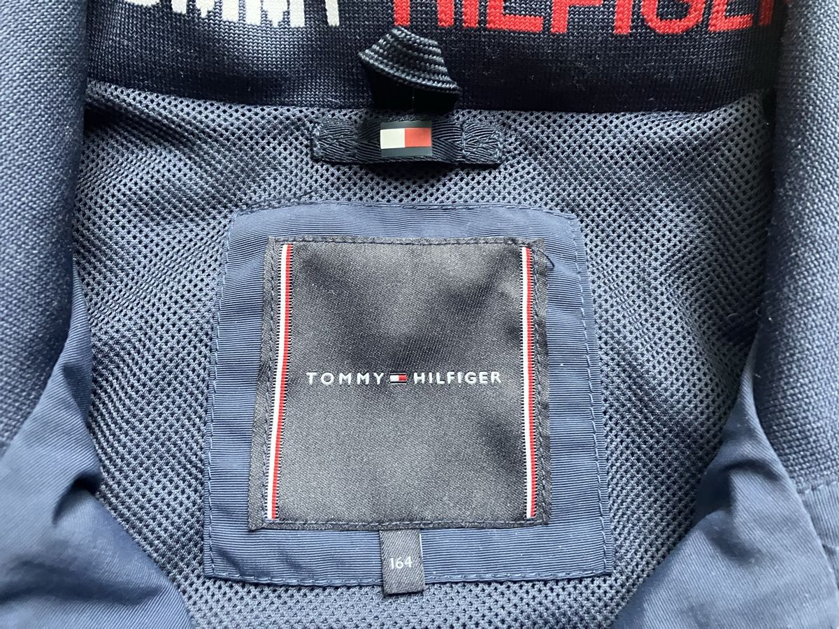 Tommy Hilfiger Giacche & Cappotti: Tommy Hilfiger Jacke mit Patch Gr 164 Jugendliche – Usato da Au ZH venduto da safari77 1