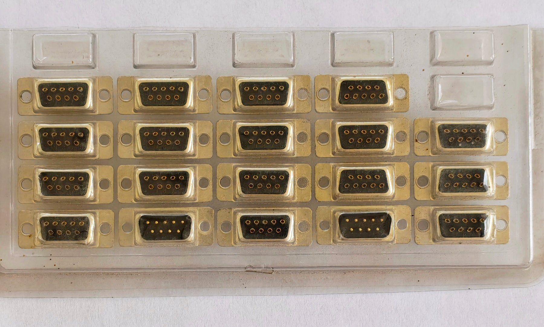 Laufwerke & Adapter: 19 D-Sub Steckverbinder • 9 Pin • männlich – Neu (gemäss Beschreibung) aus Hagenbuch ZH von Maro13 1