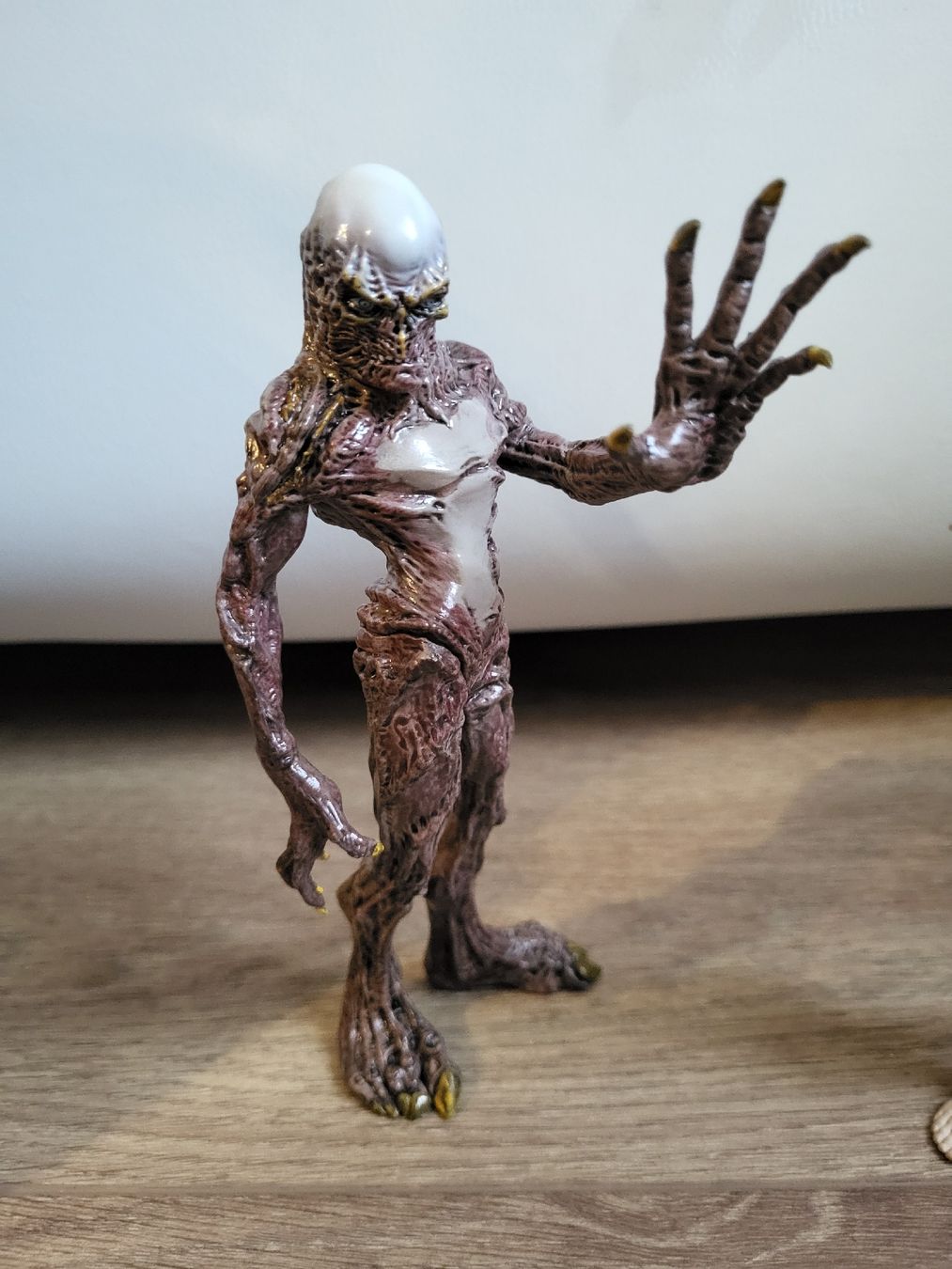 Statuette: Stranger Things Actionfiguren  2er Eleven & Demogorgon  – Usato da Allschwil venduto da Uhrenbinz 1