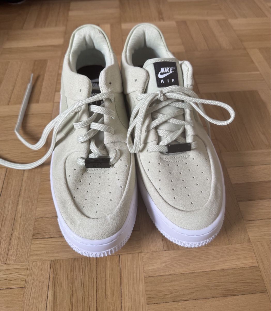 Nike Damenschuhe: Nike Air Force 1 Low Sage - Olive – Neu (gemäss Beschreibung) aus Genève von lei_p98q 1