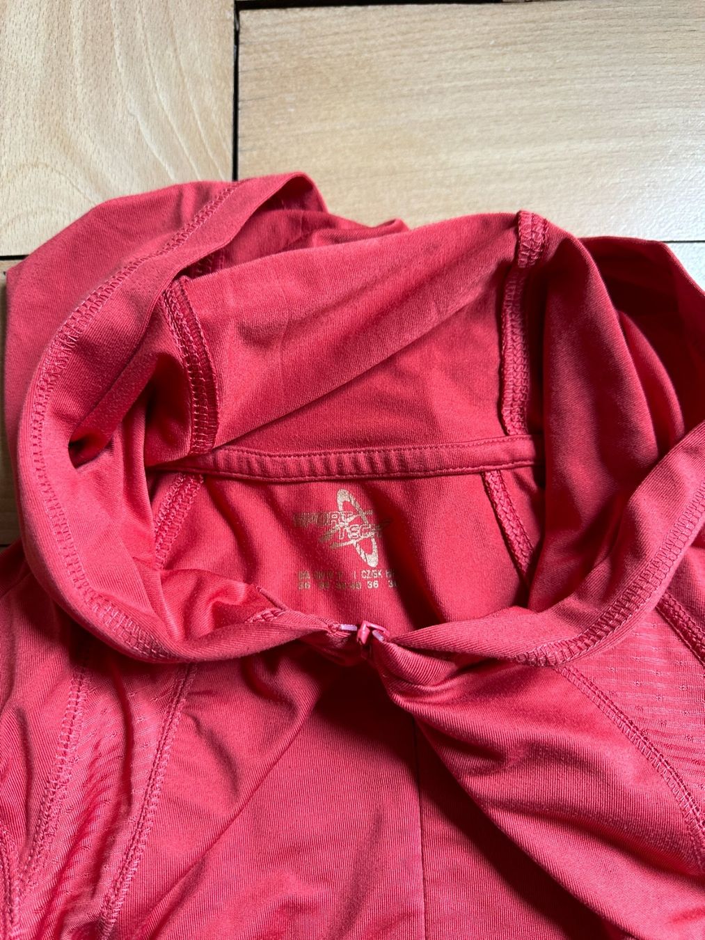 Tchibo T-shirt: TCM - Sport Langarmshirt rot 36 – Usato da Zürich venduto da Diazaio 3