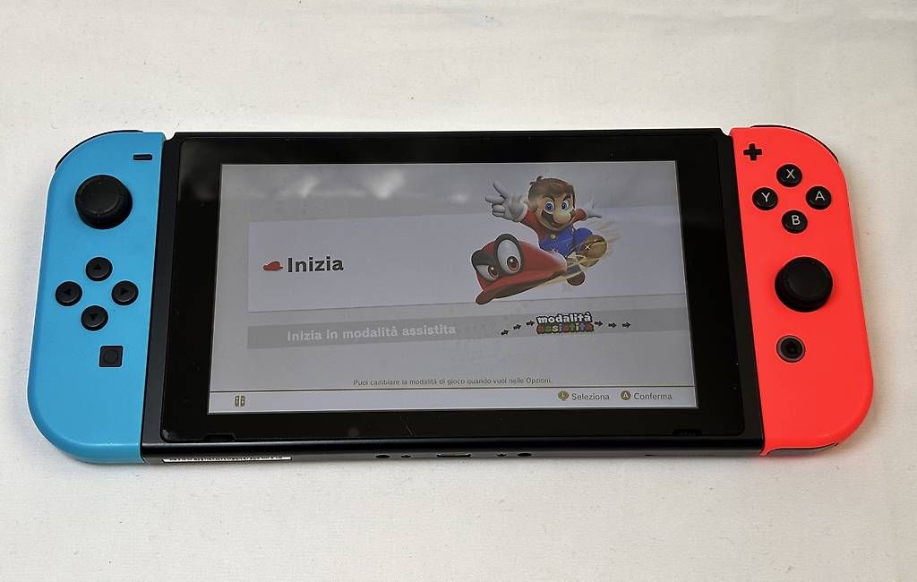 Nintendo Consoles: Nintendo Switch Console + Mario Odyssey + Accessori – D'occasion à Gordola par kar_gy5g 5