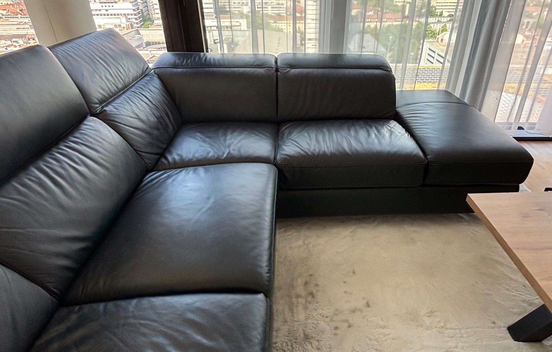 Conforama Sofas: Leder-Ecksofa Relaxfunktion schwarz - Abholung bis 15.7.2026 – D'occasion à Bottmingen par marktplatz-moebel 1