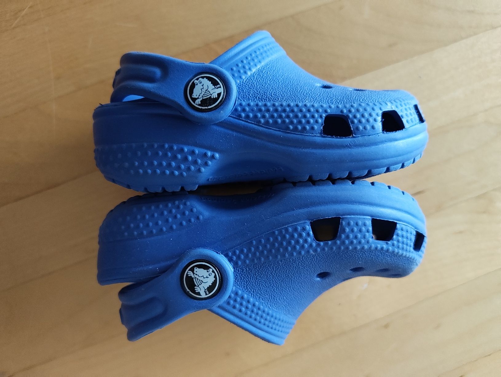 Crocs Scarpe per ragazzi: kleine Crocs Grösse 23  – Usato da Thierachern venduto da _Sunshine_._ 3