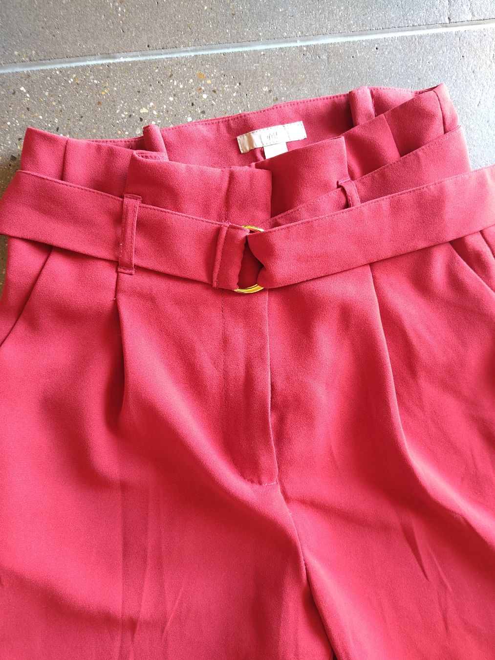 H&M Pantaloni: Rote Hose – Nuovo (secondo la descrizione) da Zürich venduto da aurelie.99 1