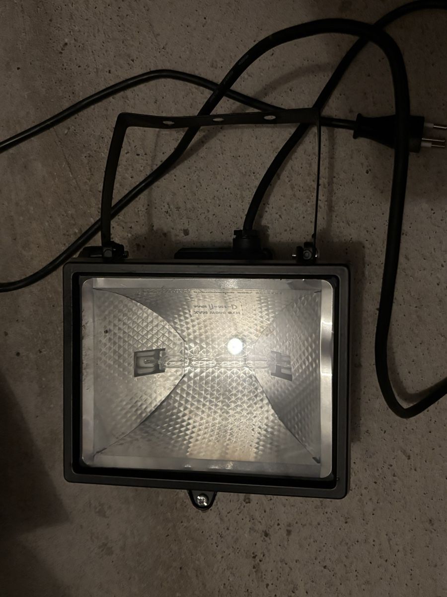 Lampade: Powerful Halogen Floodlight for Outdoor Use – Difettoso da Luzern venduto da mon_6rzf 3