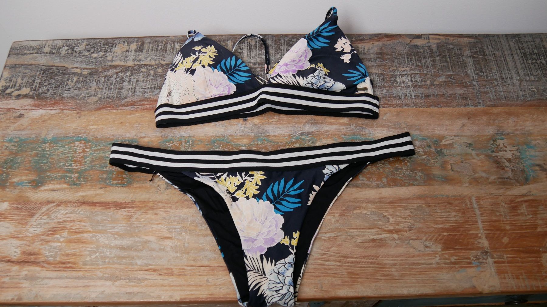 Rip Curl Costumi da bagno & Bikini: Ripcurl Bikini schwarz Blumen Grösse S – Usato da Zürich venduto da julia_vina