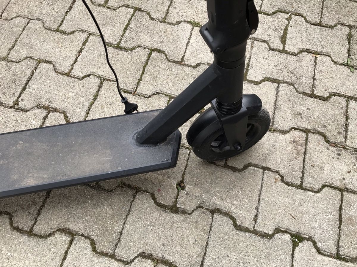 Voiturettes électriques: Elektro Scooter schwarz defekt E4 Fehler mit Ladegerät – Défectueux à Neuenhof par Tvr2 2