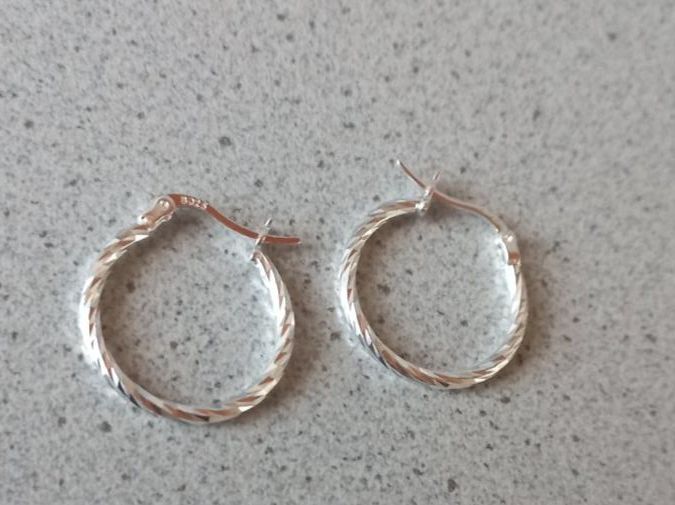 Orecchini pendenti & Orecchini a lobo: 2 Silber Creolen Ohrhänger – Nuovo e nell'imballaggio originale da Winistorf venduto da acreativ