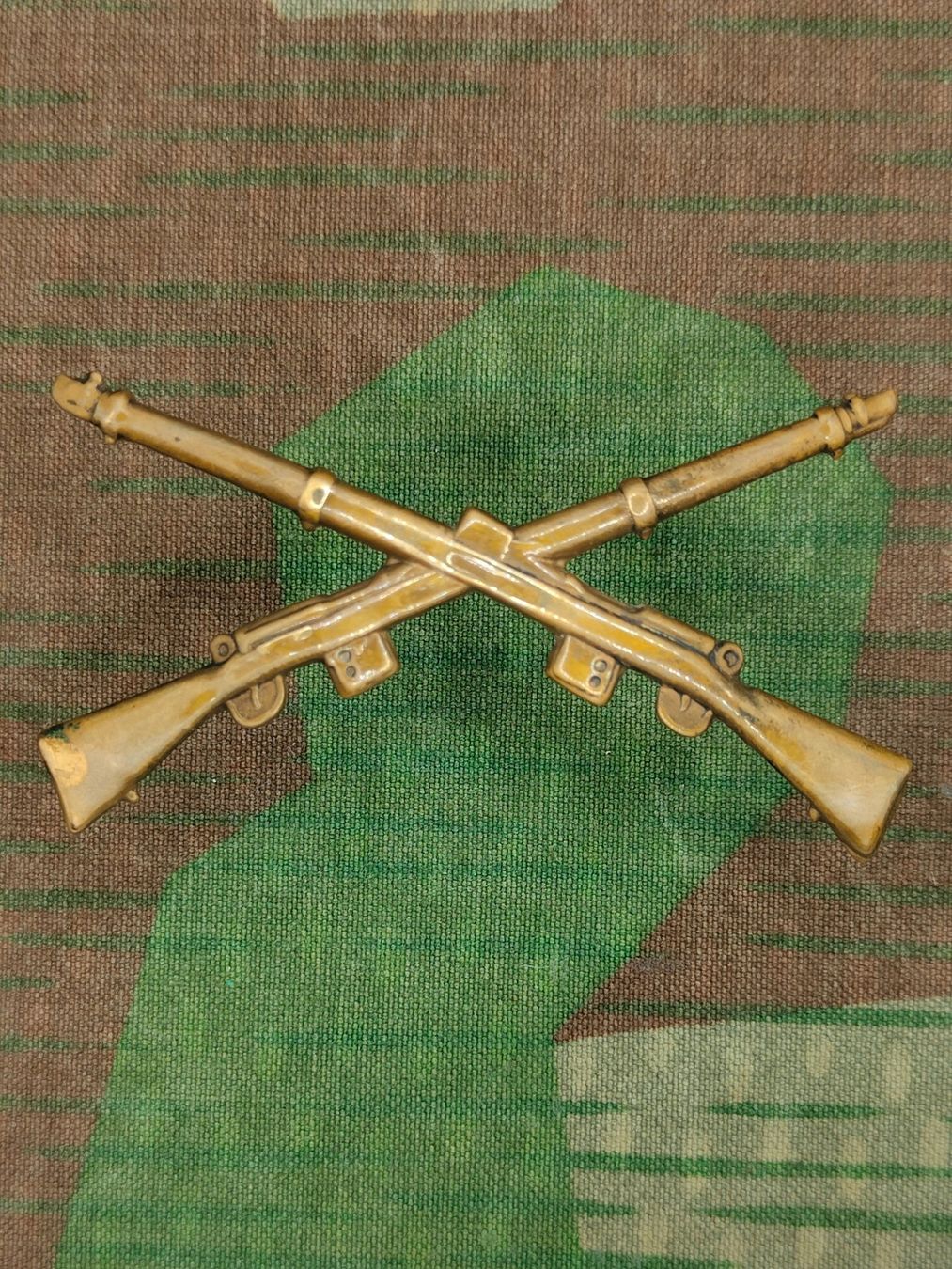 Schweizer Armee Placchette & Badge: Waffengattungsabzeichen Ord. 1898, Schützen – Usato da Bauma venduto da SwissMilitaria