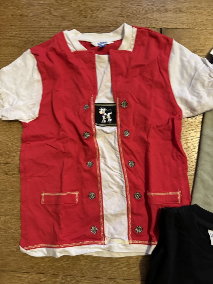 Lotti & Set di vestiti: Kleiderset 122/128 – Usato da Ermatingen venduto da Pinggu02 1