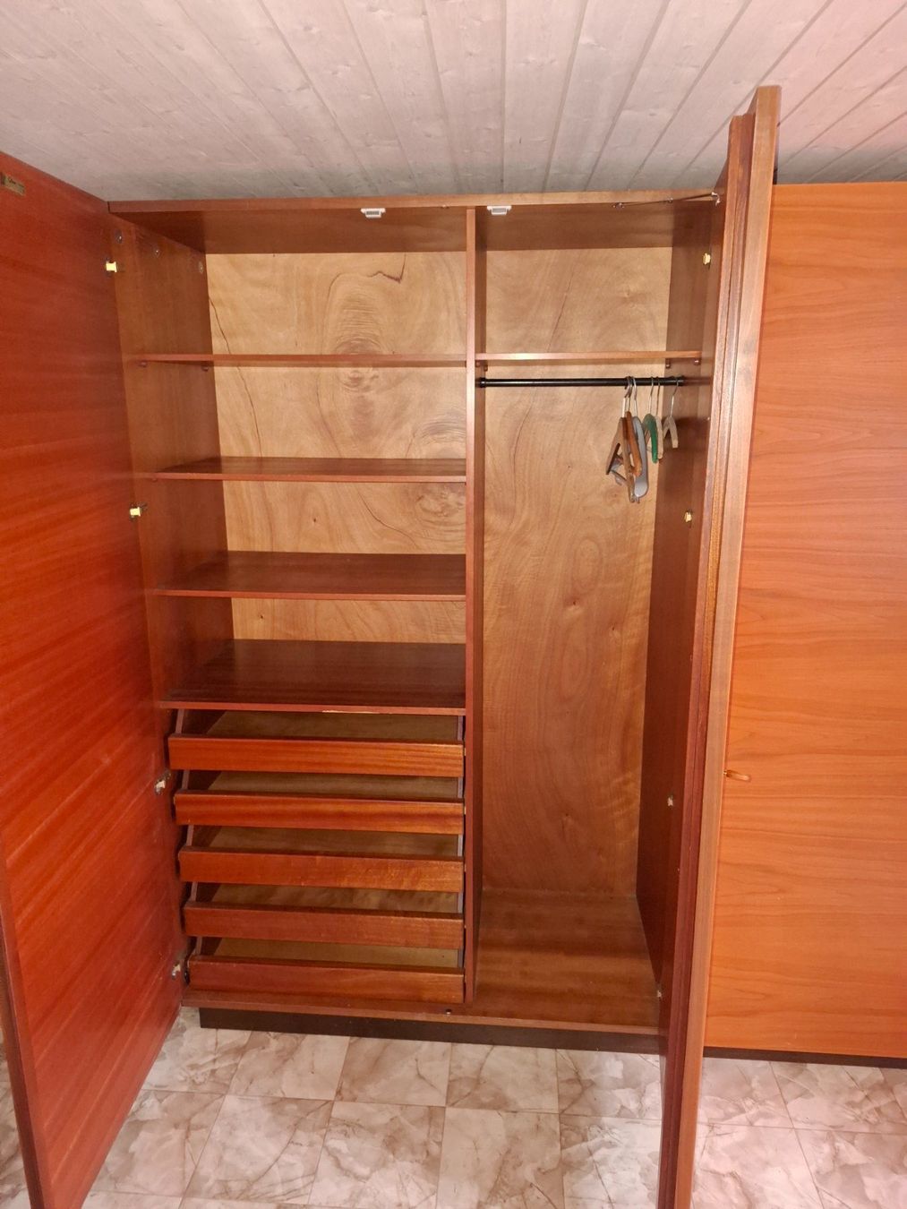 Armadi: Kleiderschrank – Usato da Remetschwil venduto da wendy_7 2