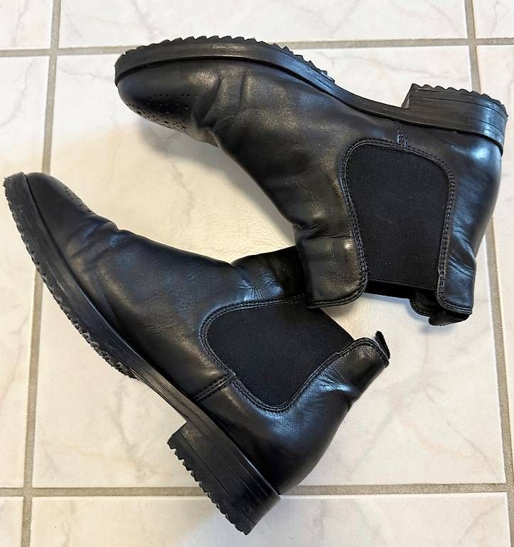 Damenschuhe: Schwarze Leder Chelsea Boots Grösse 37 – Gebraucht aus Ehrendingen von ErikaKrisztina 1