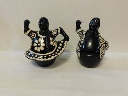 Tanzende Figuren, Keramik schwarz/weiss, Mexiko Stil