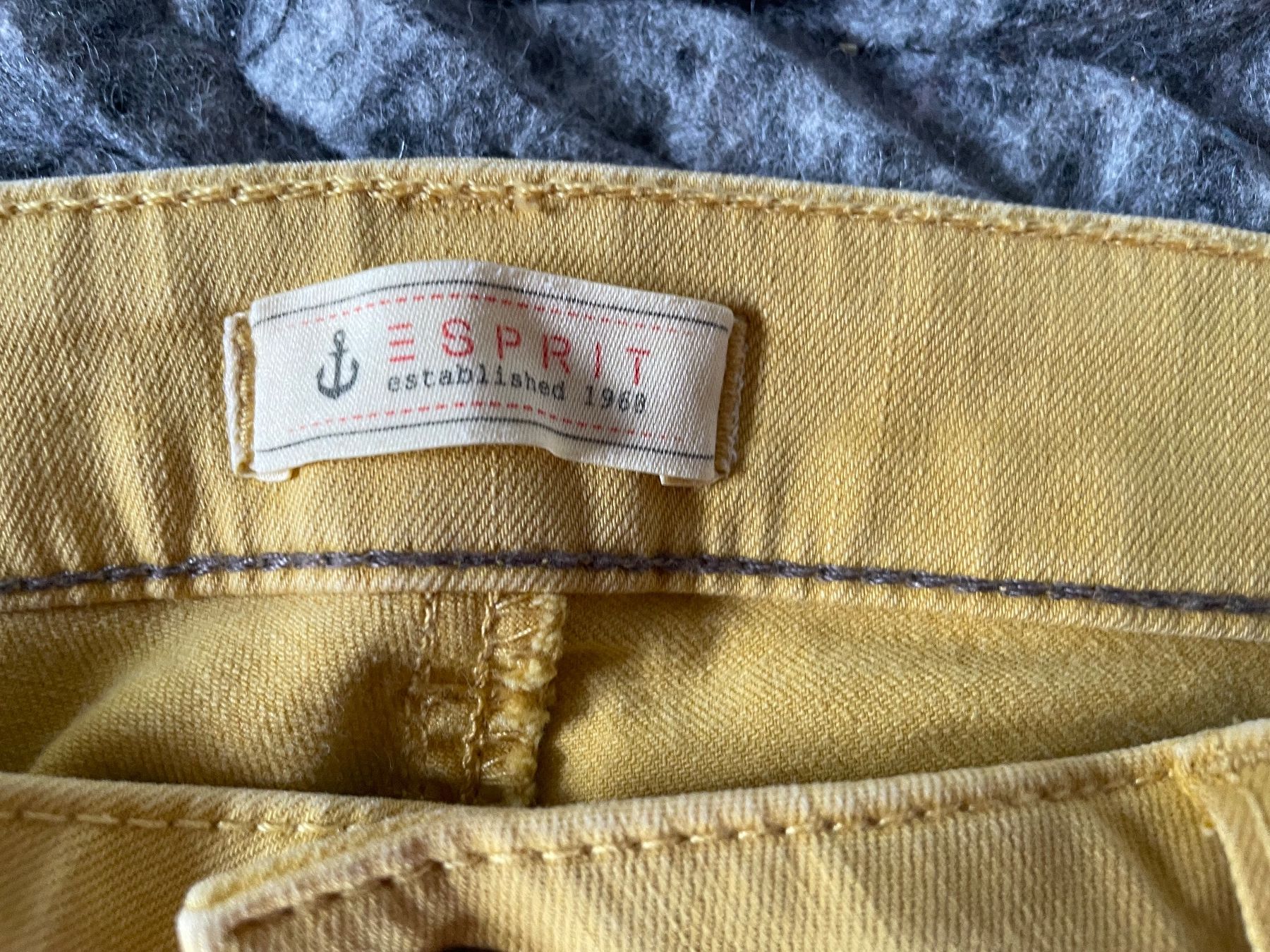 Esprit Jeans: Sonnengelbe Esprit Jeans, Grösse 36, USED-LOOK – Usato da Coldrerio venduto da Theres2004 3