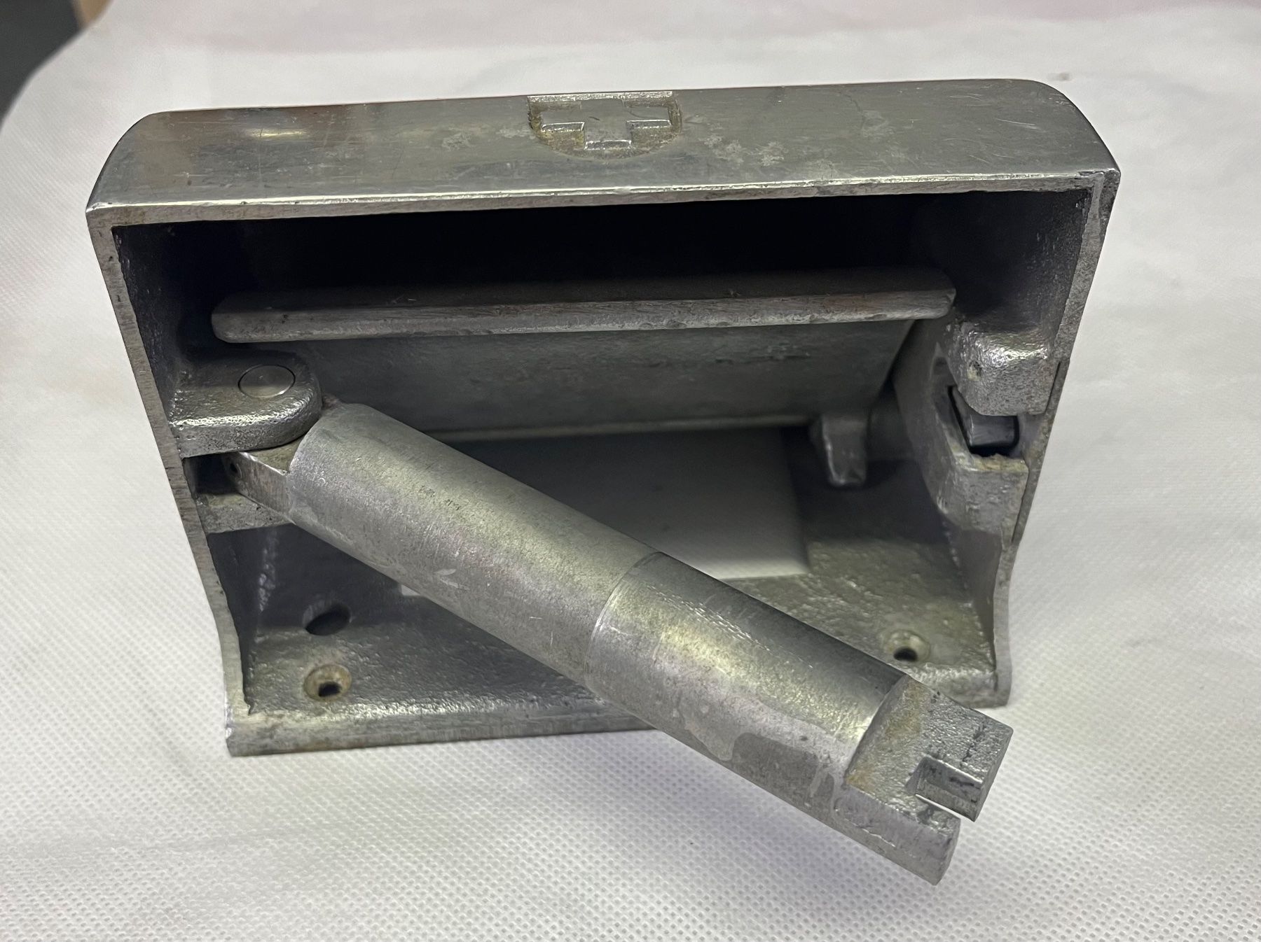 Fixations: WC-Papierrollenhalter SBB oder RhB aus Metall – D'occasion à Untervaz par Xun 4