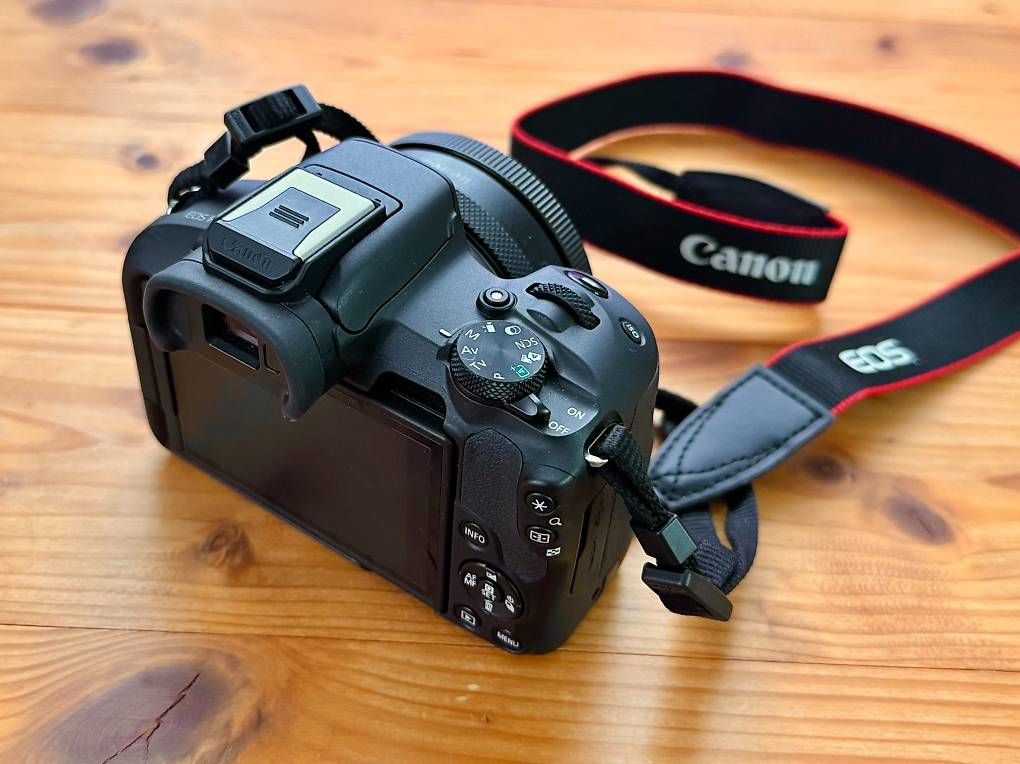 Canon Fotocamera: Canon EOS R50 Body, mit 3 Akkus – Usato da Wetzikon ZH venduto da sackheimbeutlin 2