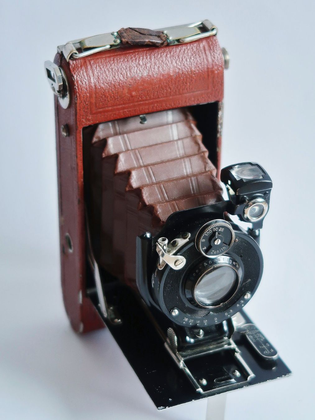 Ihagee Fotocamera: Ihagee Ultrix Simplex 1360 Luxus mit braunem Lederbezug – Usato da Luzern venduto da eAladin
